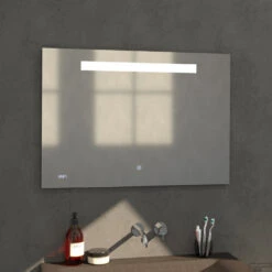 Badkamerspiegel Met LED Verlichting Sanitop Clock 100x70 Cm Met Digitale Klok En Sensor