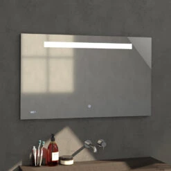 Badkamerspiegel Met LED Verlichting Sanitop Clock 118x70 Cm Met Digitale Klok En Sensor